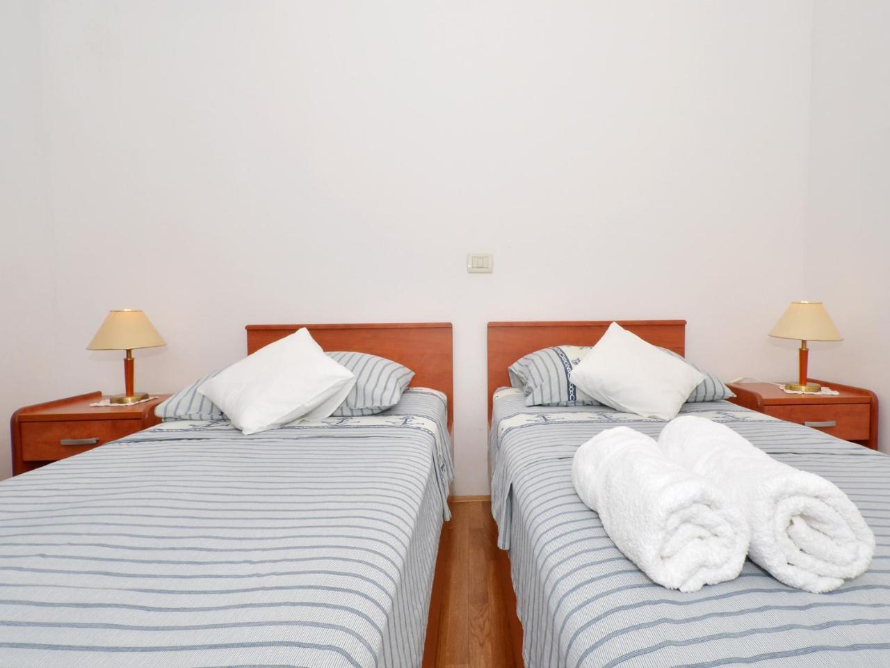 Apartments Nera Подстрана Екстериор снимка
